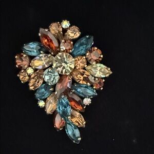 Vintage Weiss Multi Rhinestone Brooch